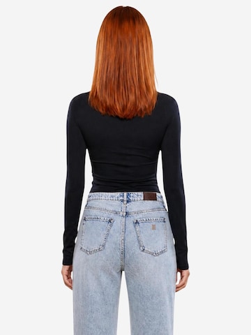 Top 'CHARA LONG SLEEVE KN V6YP05 K4260' di GUESS in nero