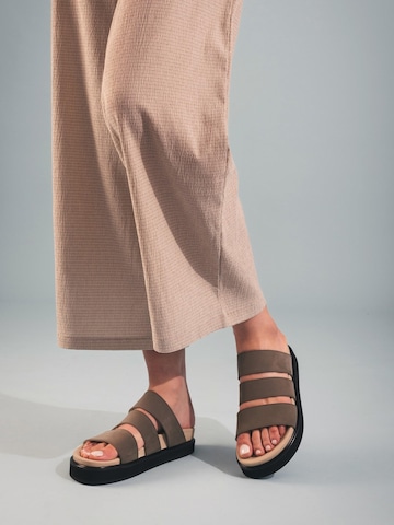 nae Vegan Shoes Sandály 'TONGA' – zelená: přední strana