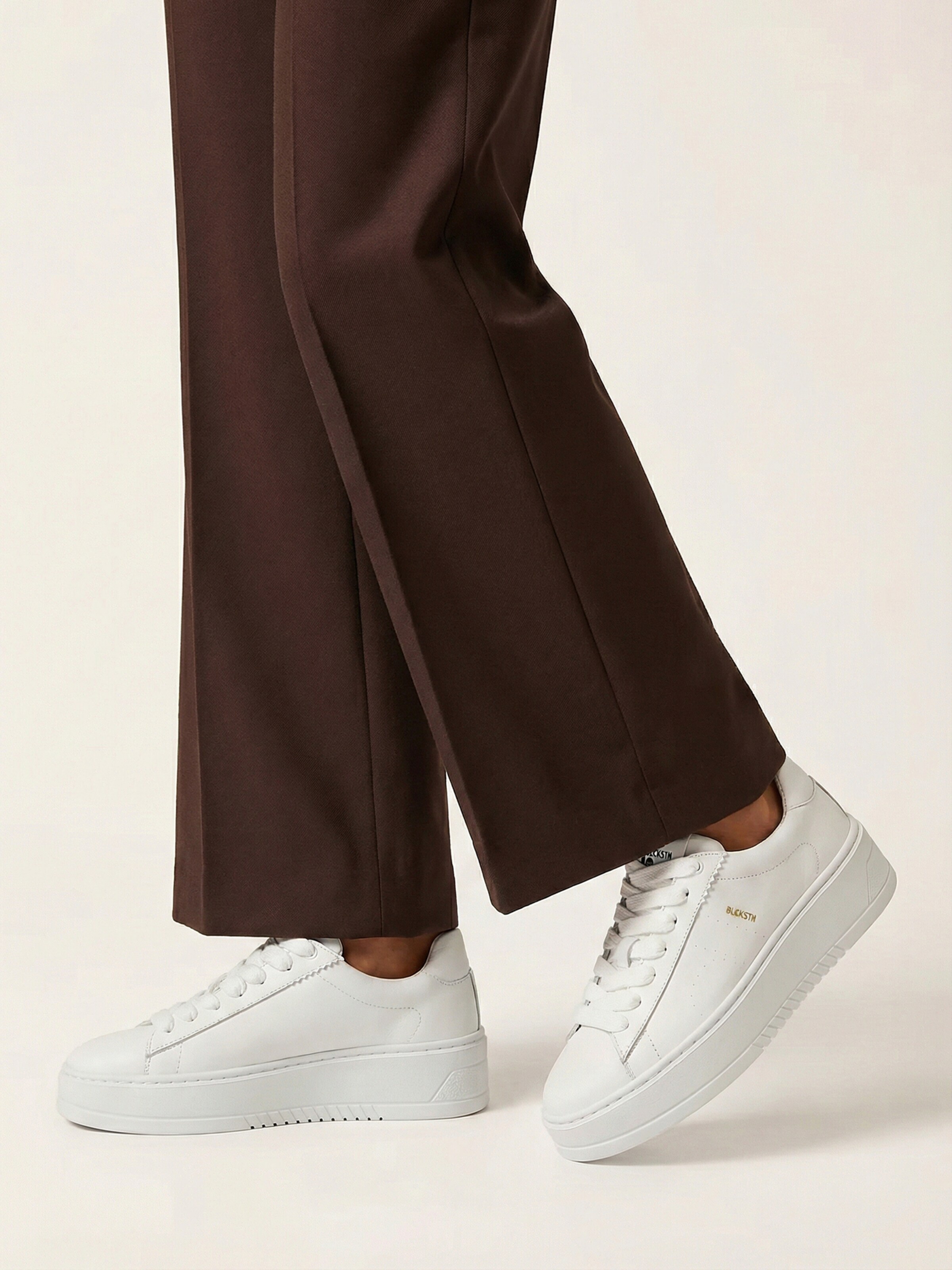 BLACKSTONE Låg sneaker 'GARNET RORY' i vit