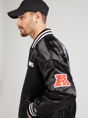 NEW ERA Overgangsjakke i sort