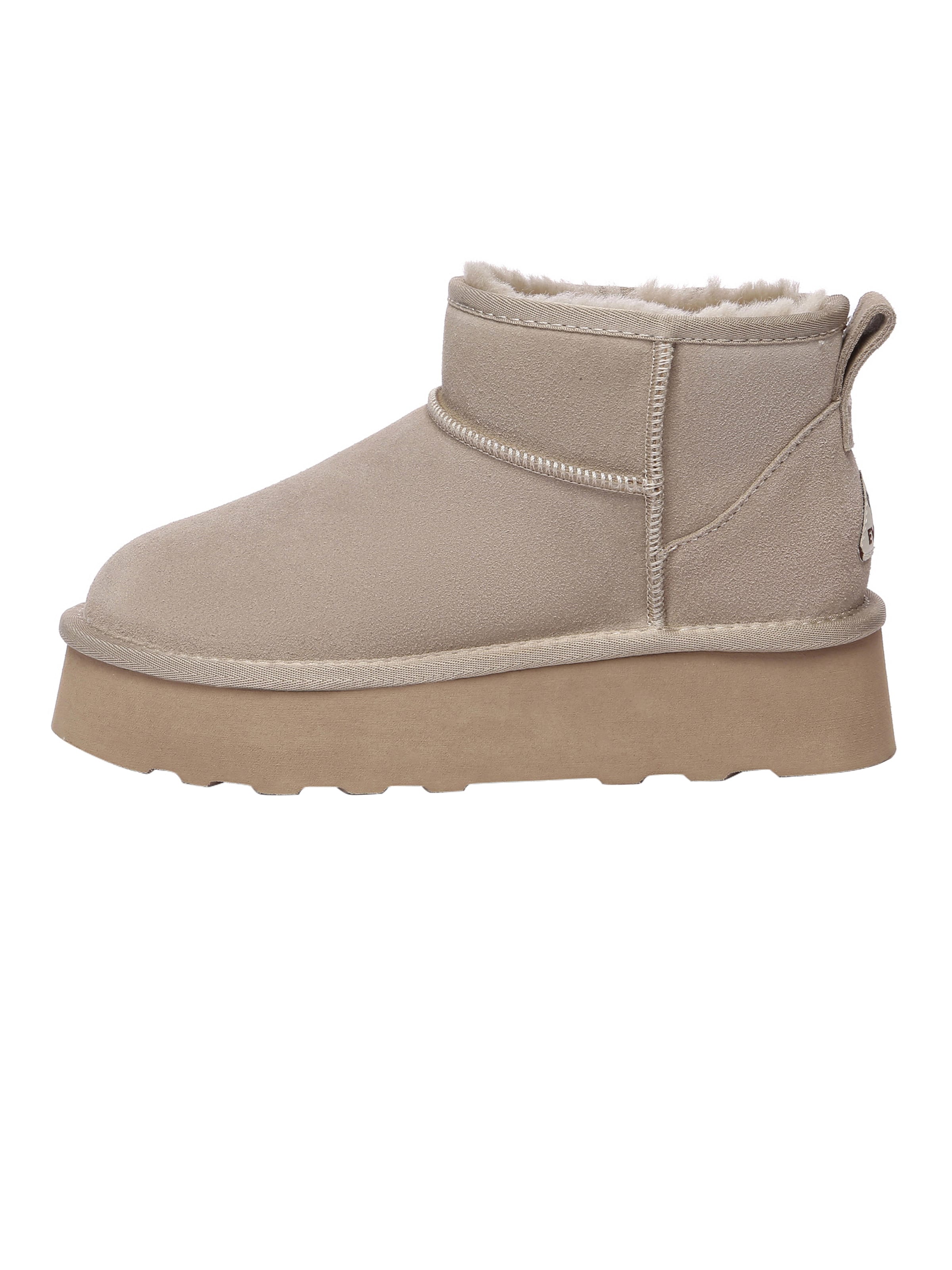 Everau Boots σε μπεζ: μπροστά
