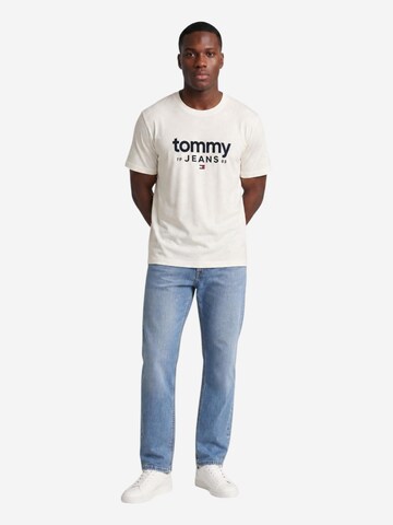 Maglietta 'DM0DM23376' di Tommy Jeans in bianco