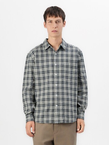 Fit confort Chemise 'ONSRAFAEL' Only & Sons en gris : devant