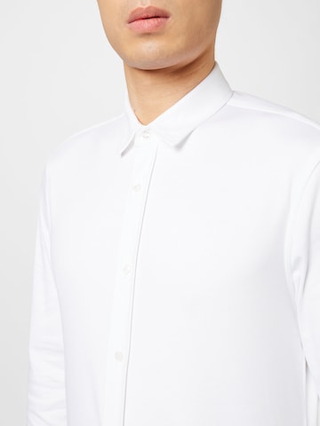 Coupe slim Chemise Calvin Klein en blanc