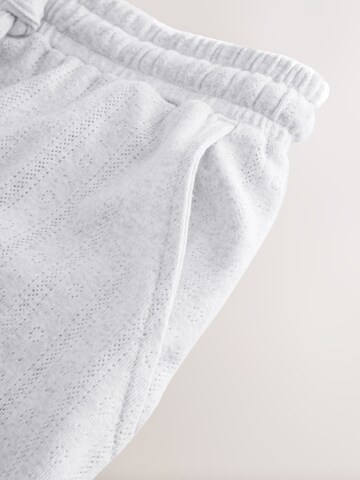 Pijama de la Next pe gri