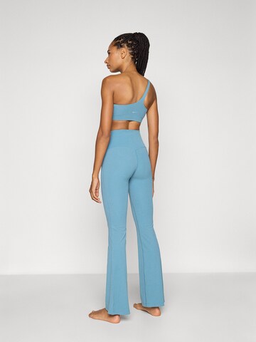 NIKE Flared Sporthose 'ZENVY' in Blau: Rückseite