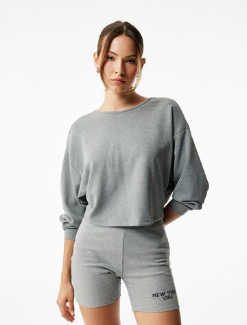 Koton Sweatshirt in Grijs: voorkant