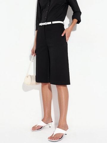 Hiccup Pleated Pants in Black: front