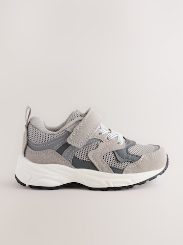 Sneaker di Next in grigio