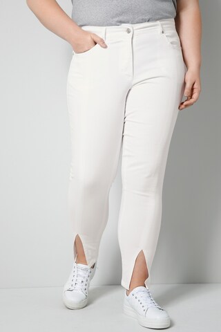 Sara Lindholm Regular Jeans in White: front