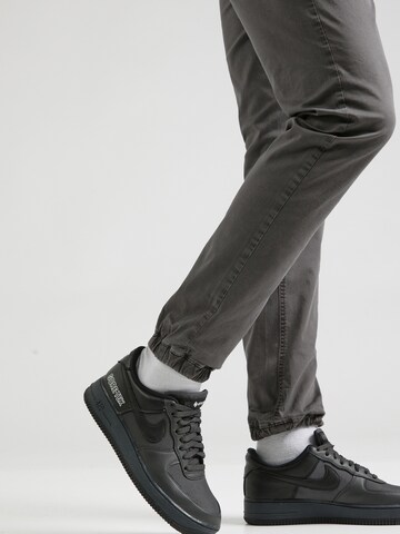 Tapered Pantaloni 'Fields' di INDICODE JEANS in grigio