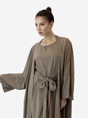 Elara Kleid in Braun