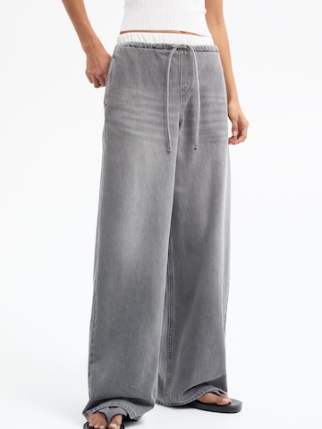 Pull&Bear Wide leg Jeans in Grijs: voorkant