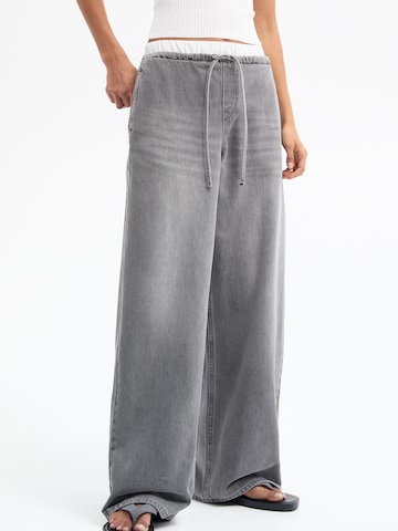 Pull&Bear Zvonové kalhoty Džíny – šedá: přední strana