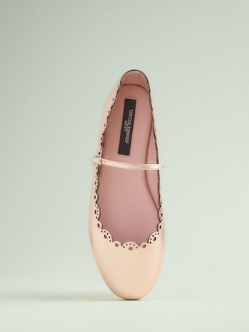 Next Strap ballerina 'Elfie' in Gold