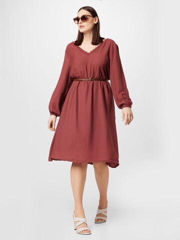 Robe 'Laurine' ABOUT YOU Curvy en rouge