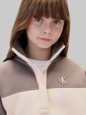 Calvin Klein Jeans Regular Collegepaita värissä beige