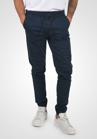 !Solid Regular Chino 'Henako' in Blauw: voorkant