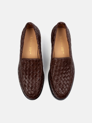 L37 HANDMADE SHOES Instappers 'PURE CLASSIC' in Bruin