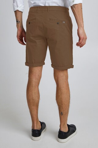 !Solid Regular Chino 'Rockcliffe' in Bruin