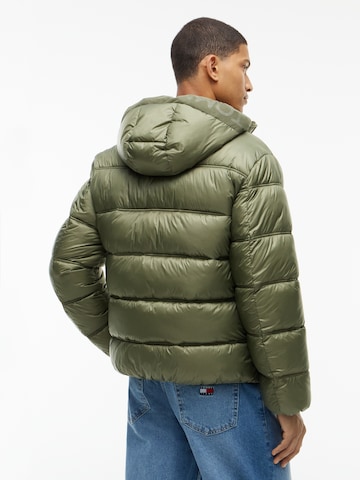 Tommy Jeans Zimska jakna | zelena barva
