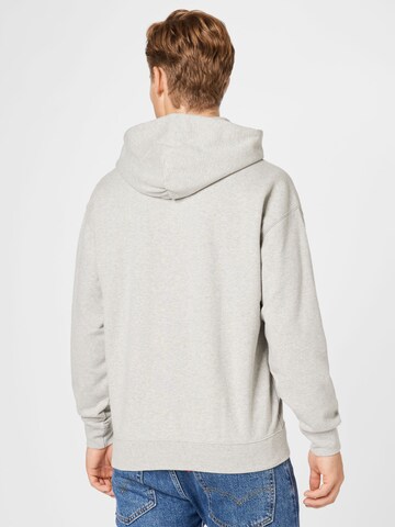 Sweat-shirt 'Red Tab Sweats Hoodie' LEVI'S ® en gris