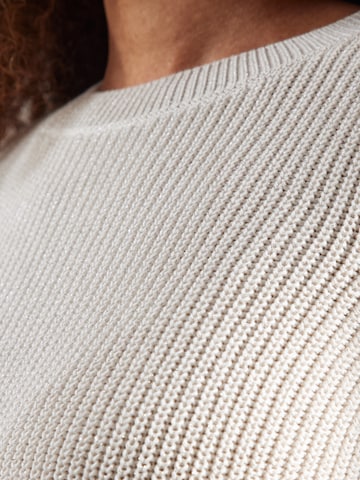 Pullover di monari in beige