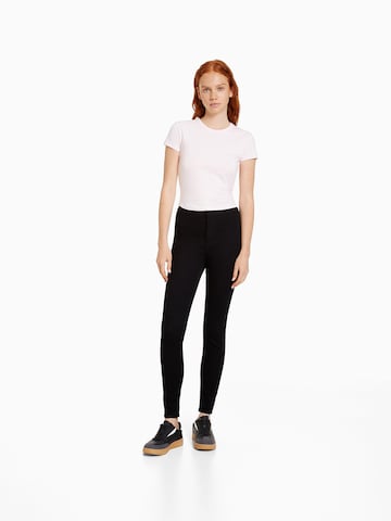 Bershka Skinny Jeans in Schwarz