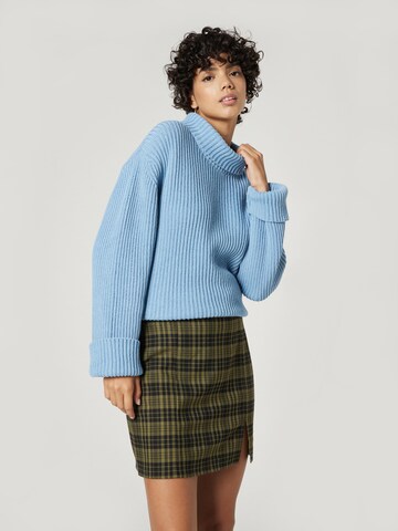 Pullover 'Caro' di A LOT LESS in blu