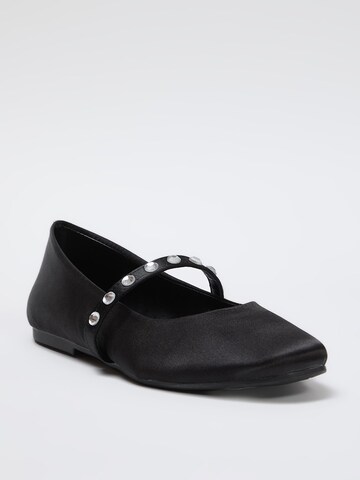 Trendyol Ballerina in Black: front