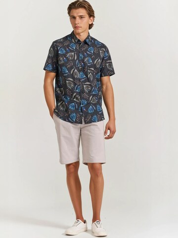 Funky Buddha Regular Shorts in Grau