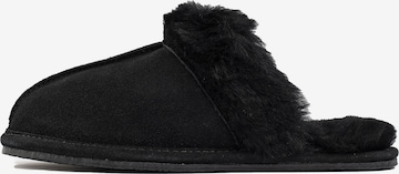 Minnetonka Тапки в Черный: спереди