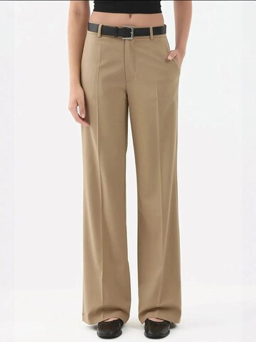 Hiccup Regular Pleated Pants in Beige