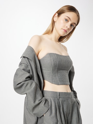 NA-KD Top in Grey: front