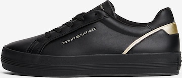 TOMMY HILFIGER Sneakers laag in Zwart: voorkant