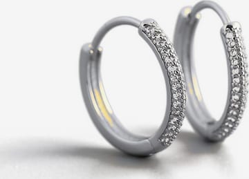 Staufergold Ohrringe 'Creolen „Glitzerrand“ – zartes Zirkonia-Pavé, elegant' in Silber: Vorderseite