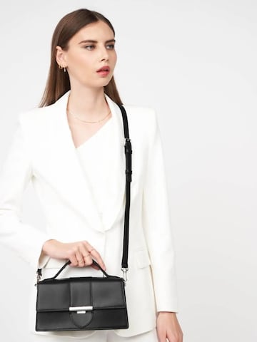LANCASTER Paris - Bolso de mano 'Lancaster Sac à rabat avec fermoir Paris Ily Noir' en negro