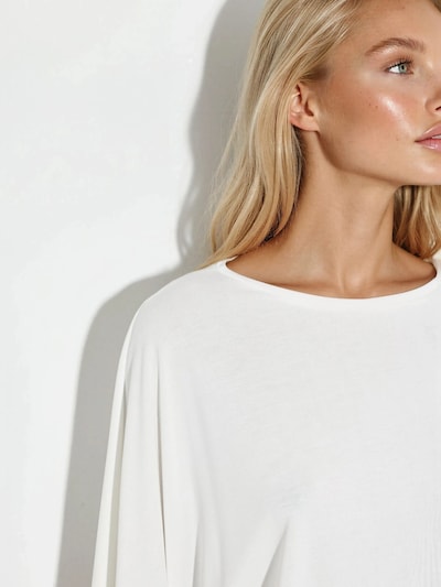 Busem T-shirt en blanc, Vue avec produit