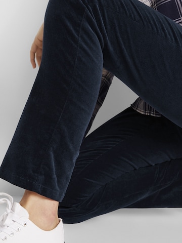 Slimfit Pantaloni di bonprix in blu