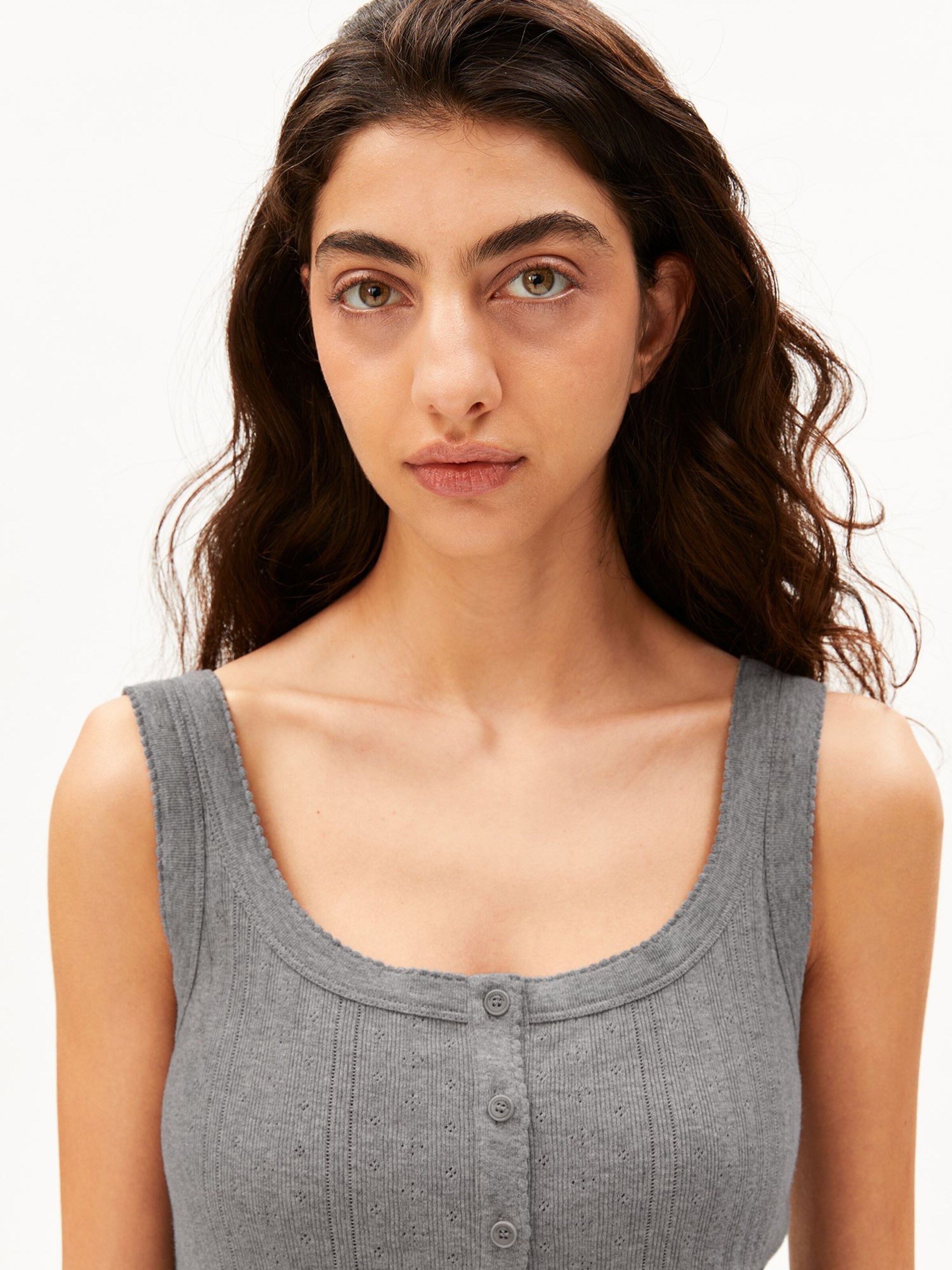 Haut ARMEDANGELS en gris