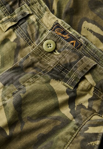 Superdry Loosefit Cargobroek 'Core' in Groen