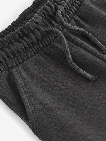 Next Tapered Hose in Grau