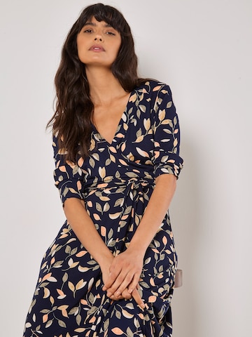Robe ' ' Apricot en bleu