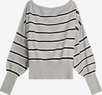 Pulover de la Bershka pe gri: față