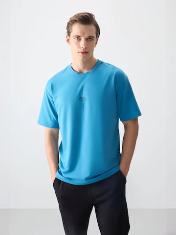 Tommy Life Shirt in Blue: front