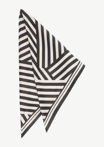 COMMA Shawl in Black: front