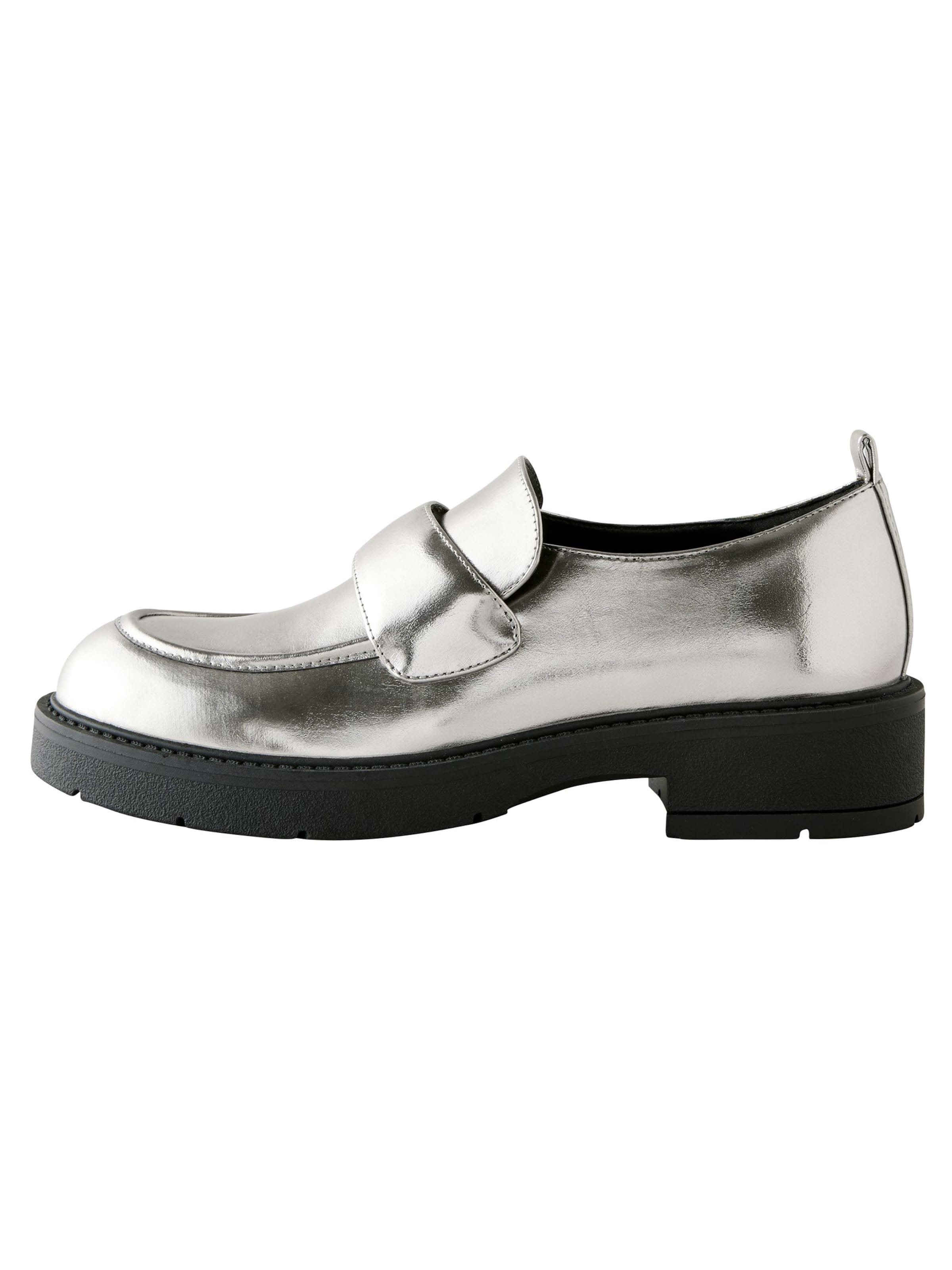 Chaussure basse Next en argent : devant