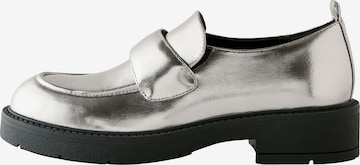 Chaussure basse Next en argent : devant