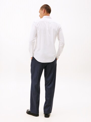 Regular fit Camicia di TOMMY HILFIGER in bianco