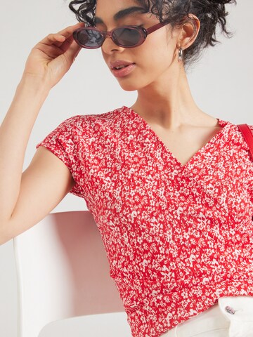 T-shirt 'Isabella' ABOUT YOU en rouge